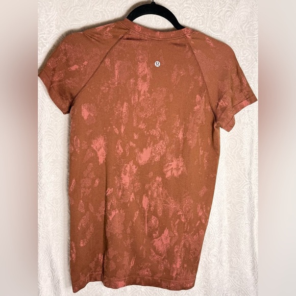 Lululemon Seamless Pattern Top 8 - Picture 2 of 5